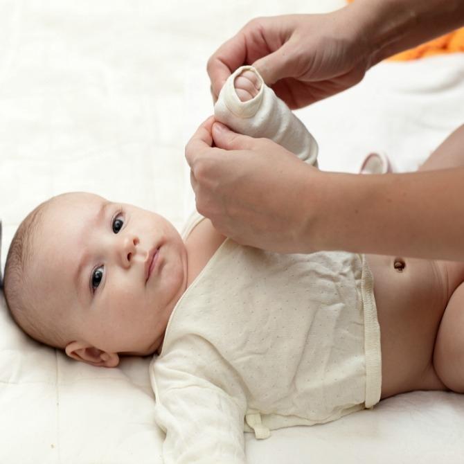 Hãy đảm bảo cơ thể bé không quá nóng hoặc quá lạnh.