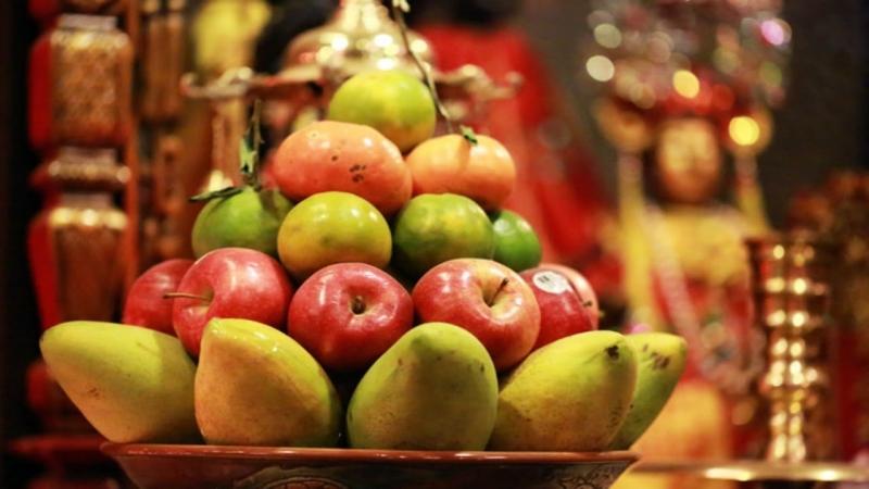 Trái cây để dâng lễ, tươi, màu sắc nhẹ nhàng.