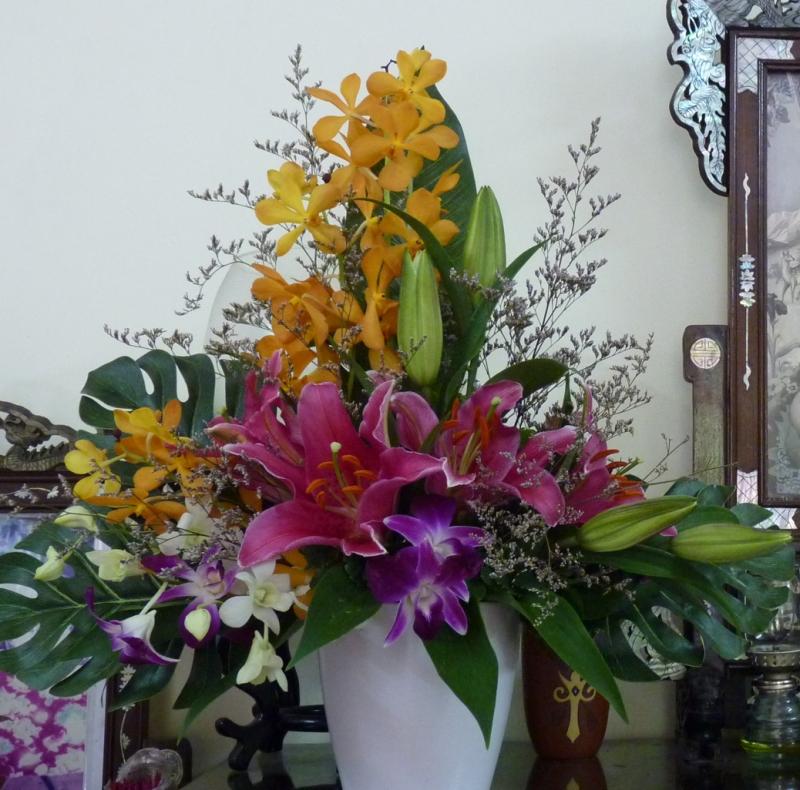 Hoa tươi để dâng lễ chùa