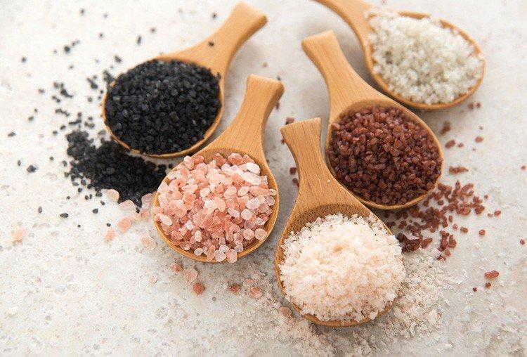 Muối biển rất nổi tiếng trong việc tẩy tế bào chết trên da