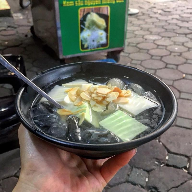 Một bát chè khúc bạch là đủ để xua tan đi cái nóng mùa hè