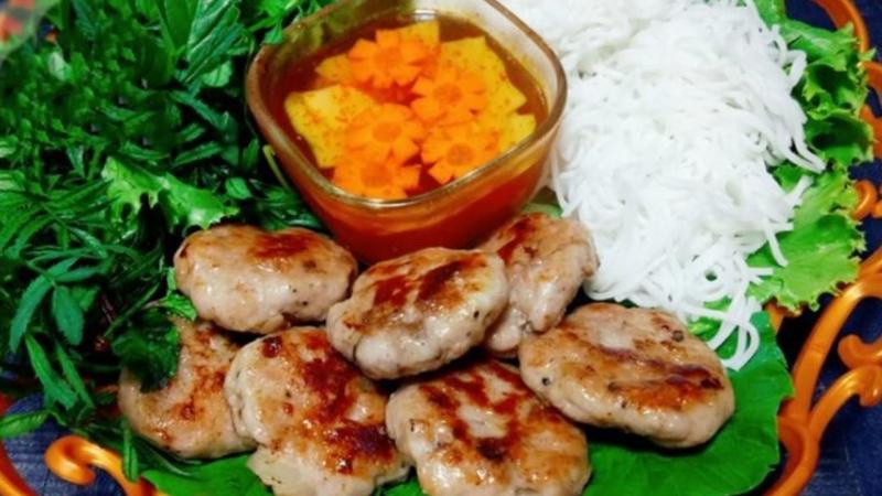 Cẩm Tú - Bún chả Hà Nội