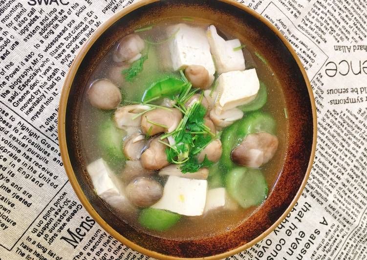 Canh mướp nấu nấm rơm, đậu hũ