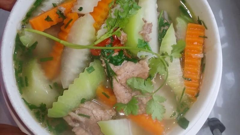 Canh su hào nấu sườn