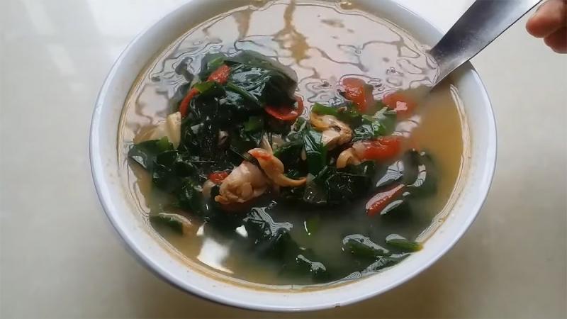 Canh trai nấu mồng tơi cà chua