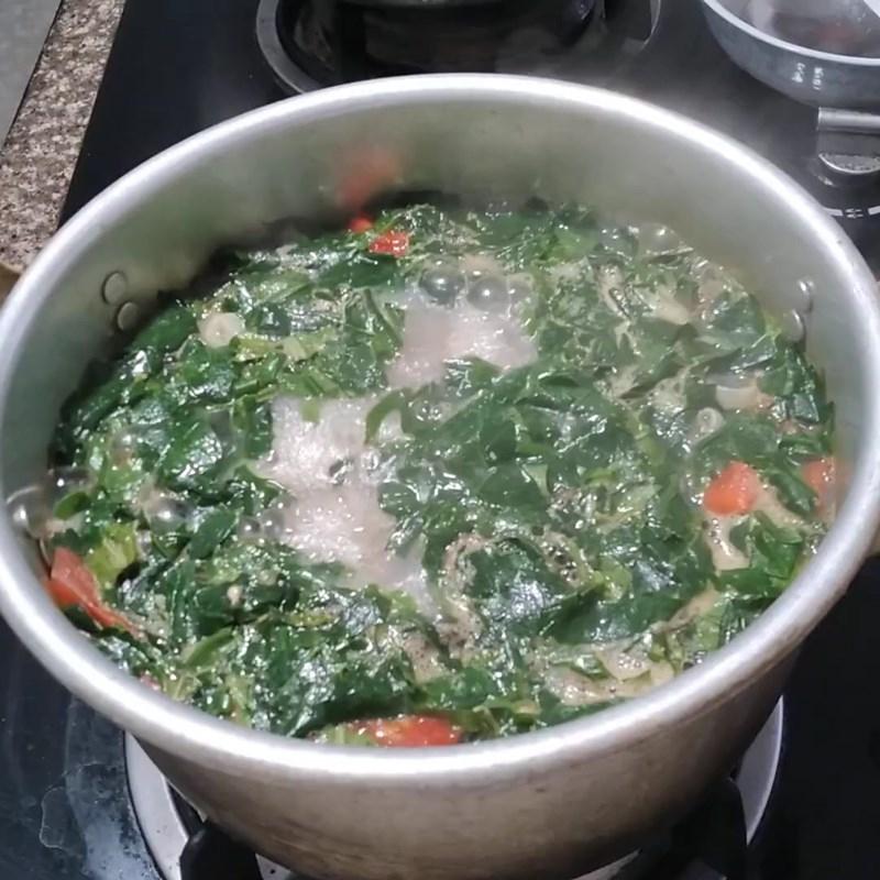Canh trai nấu rau ngót