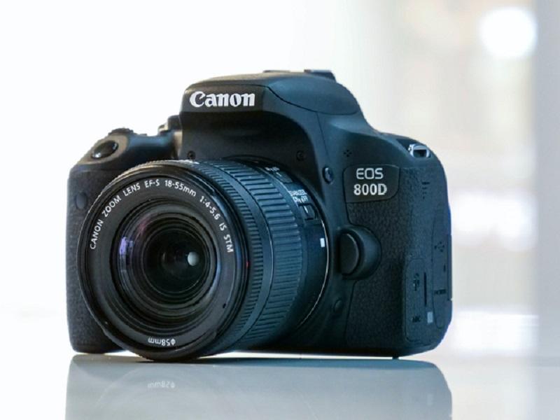Canon EOS Rebel T7i / 800D