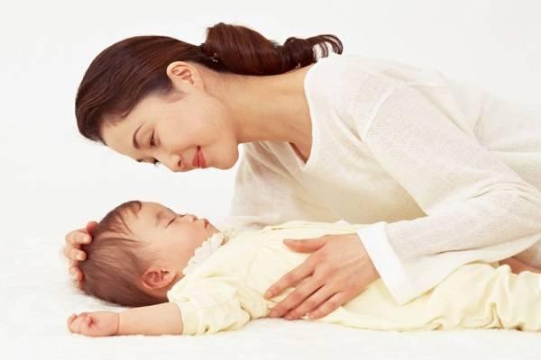 Hãy trò chuyện với con nhiều nhất có thể.