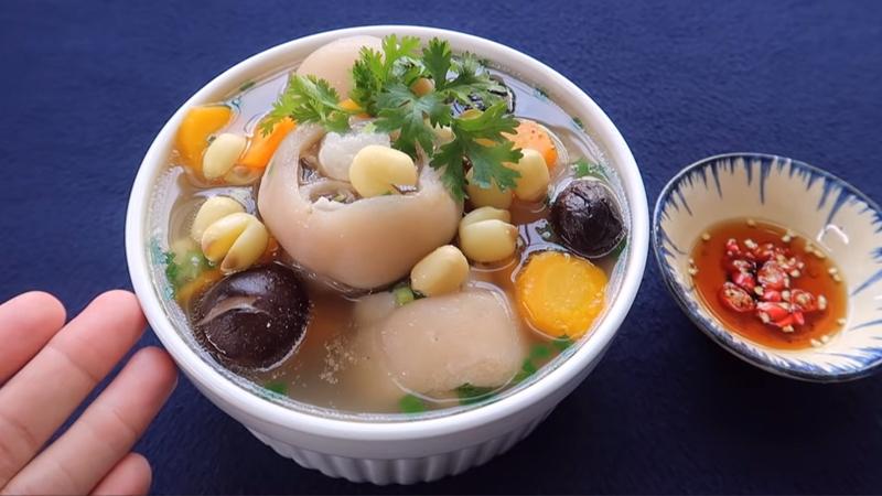 Chân giò hầm hạt sen
