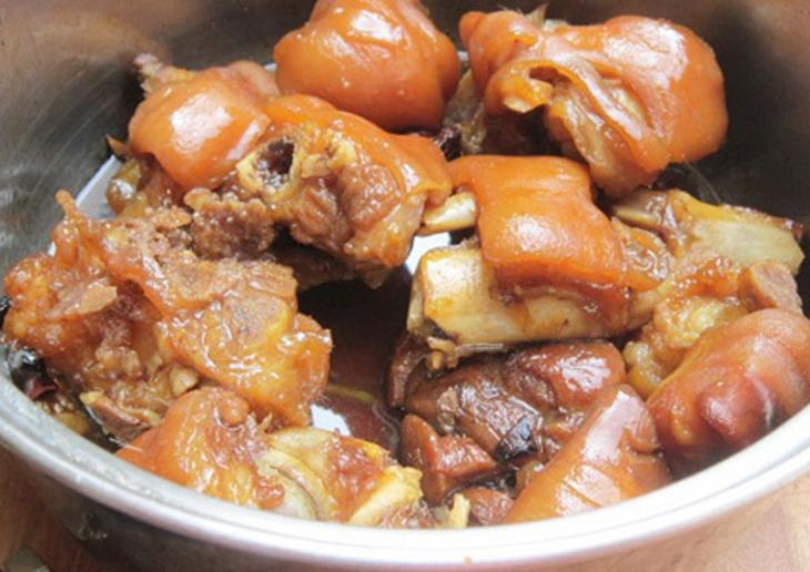 Chân giò kho xì dầu