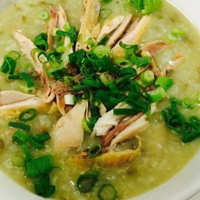 Cháo đậu xanh thịt gà giải nhiệt, cung cấp năng lượng cho cơ thể