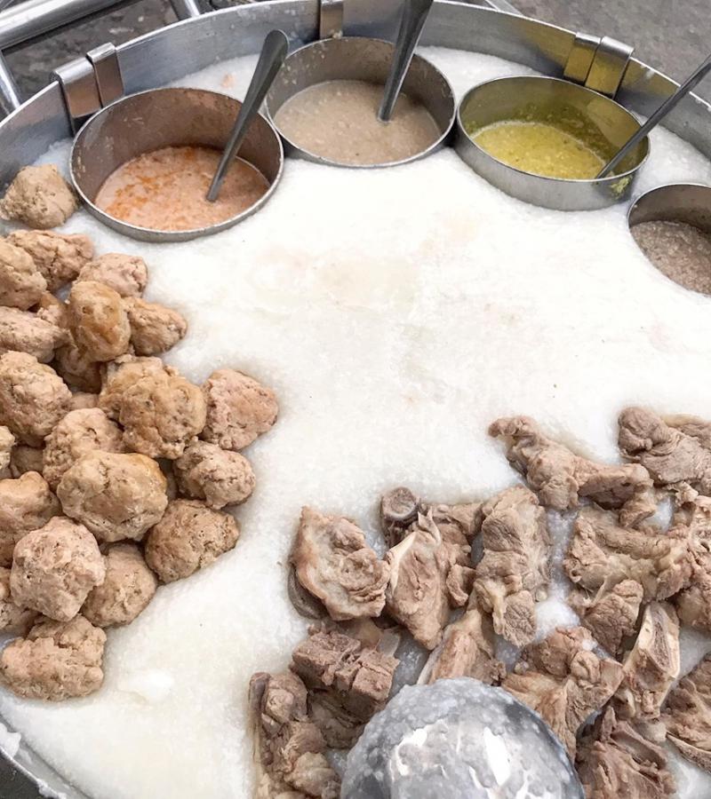 Rất nhiều thịt trong cháo