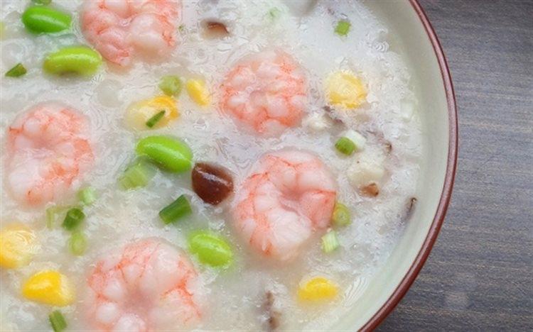 Cháo tôm kích thích vị giác của trẻ.