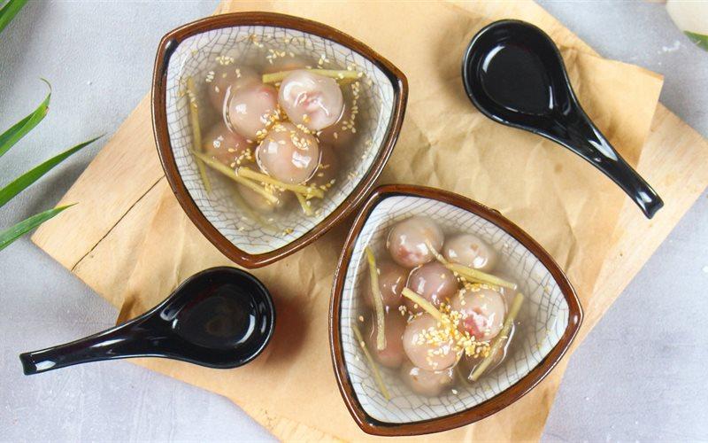 Chè bột lọc bọc heo quay