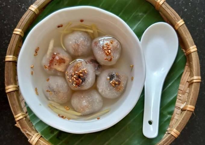Chè bột lọc bọc heo quay