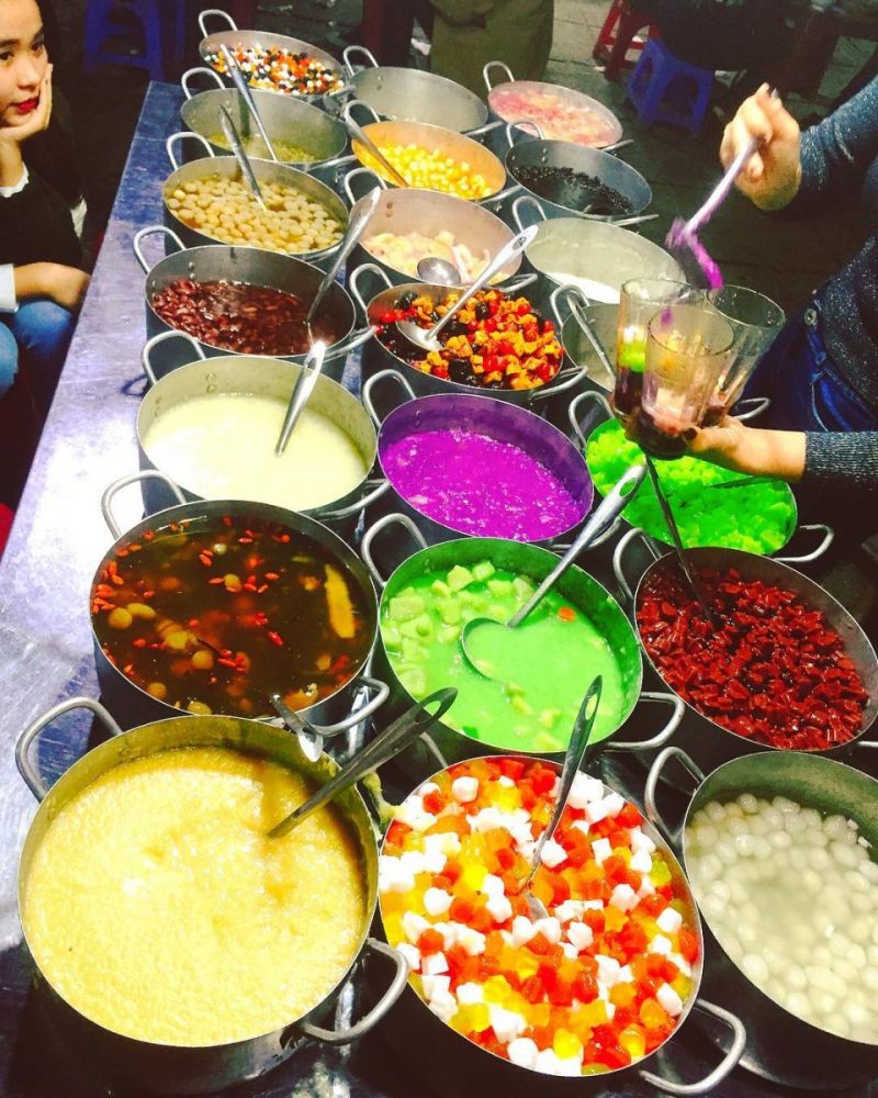 Chè Huế và bánh xèo Huế