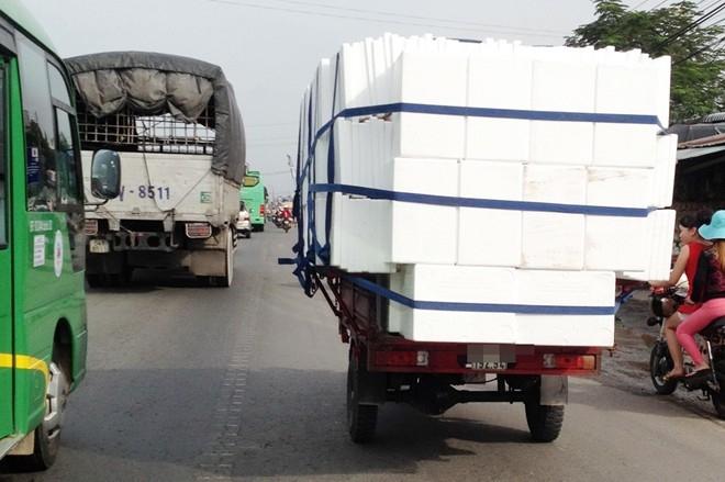 Thế này thì phải biết nhìn đường làm sao?