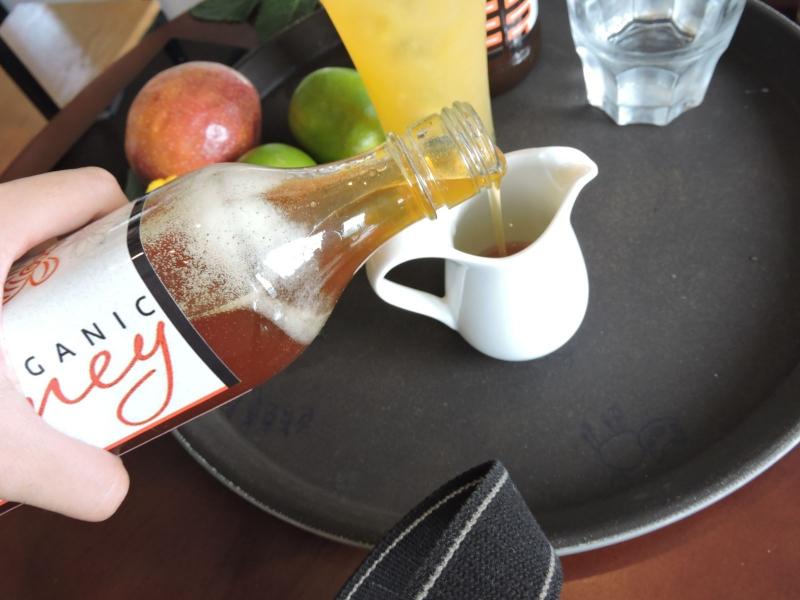 Chai mật ong ngon không hề bị đóng đá khi cho vào tủ lạnh.