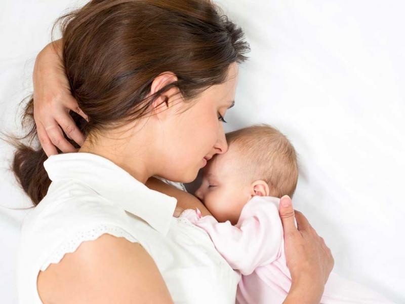 Sữa mẹ là nguồn dinh dưỡng tốt nhất cho trẻ
