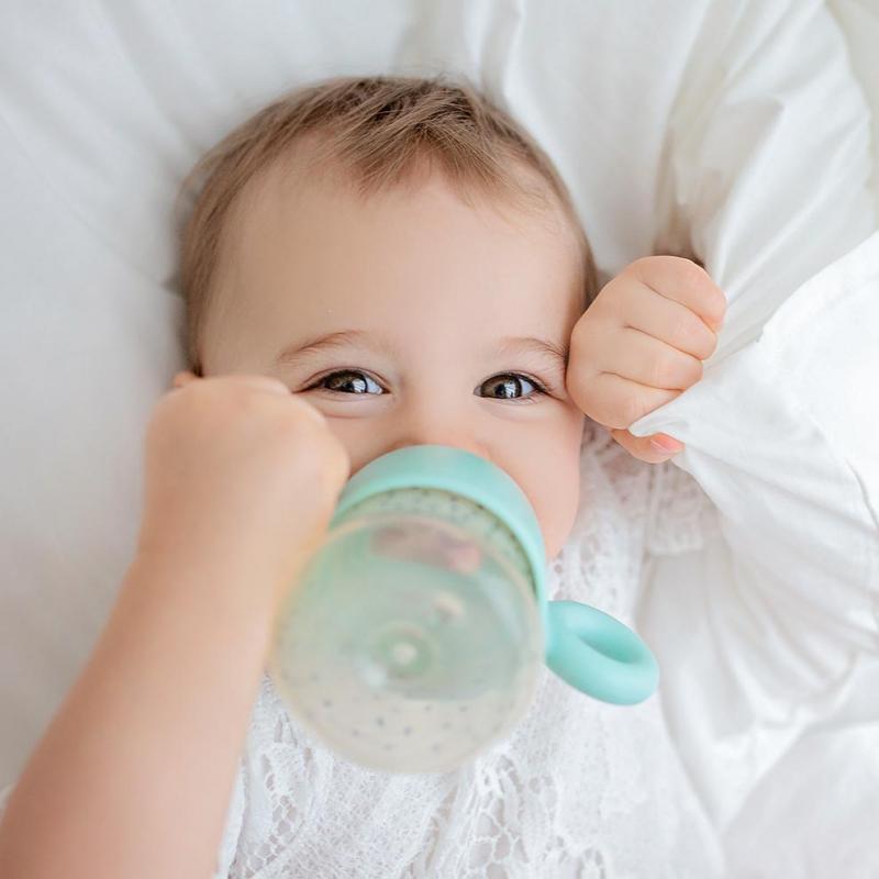 Cho trẻ uống nhiều nước