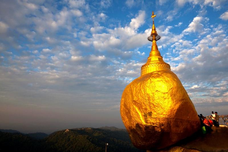 Chùa Kyaikhtiyo còn được gọi là chùa Đá Vàng