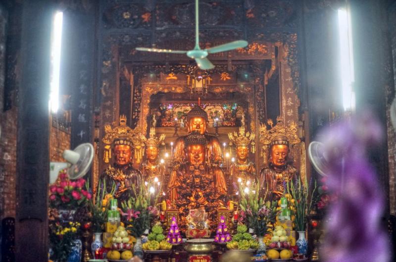 Các pho tượng quý trong chùa Bà Đá