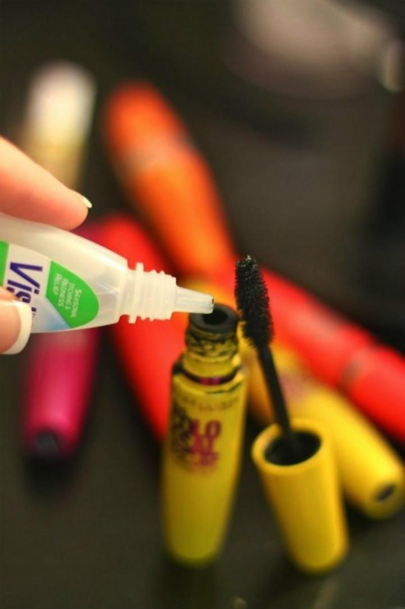Chữa mascara vón cục