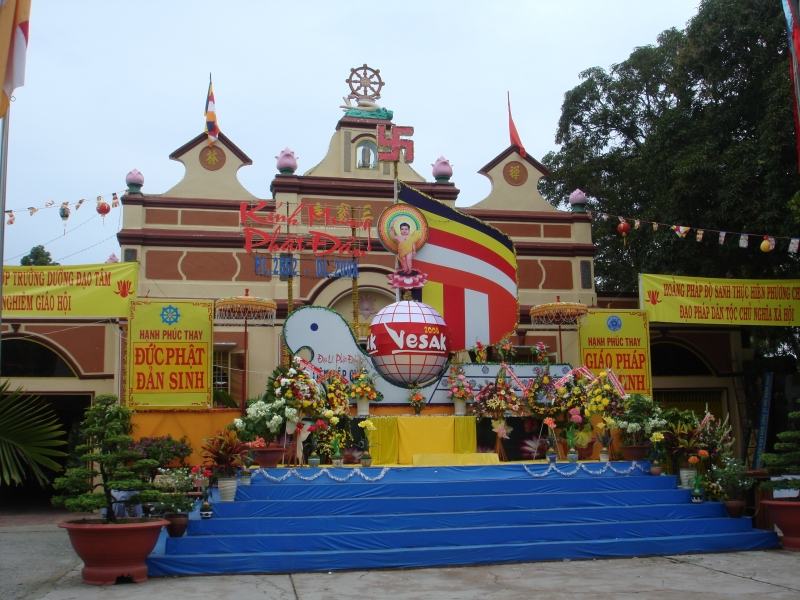 Mặt trước của chùa