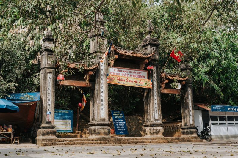 Bài văn thuyết minh về chùa Tây Phương hay nhất - Bài số 3