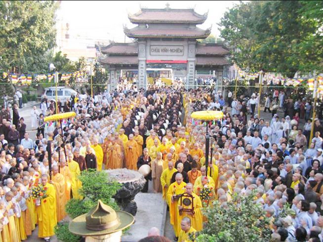 Ngày lễ tại Chùa Vĩnh Nghiêm