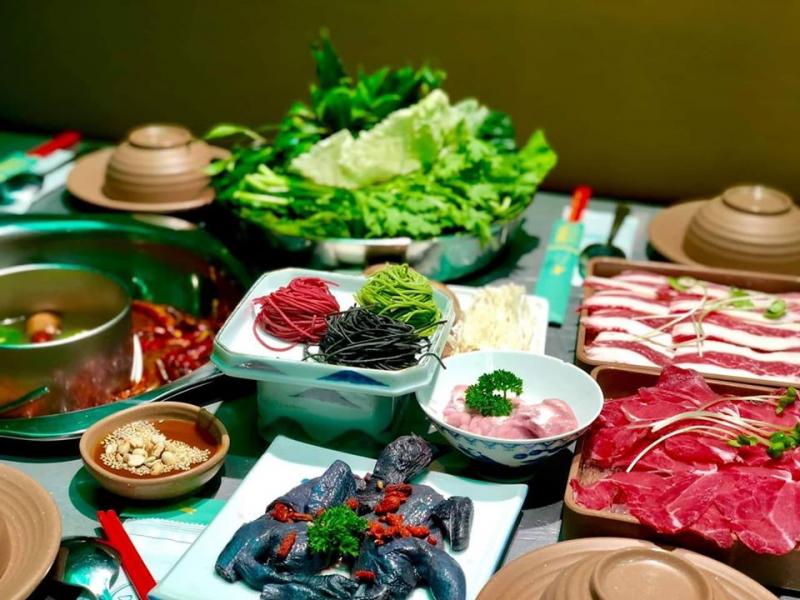 Món được yêu thích nhất ở quán là lẩu HongKong, hòa quyện giữa vị ngọt thanh và cay nồng