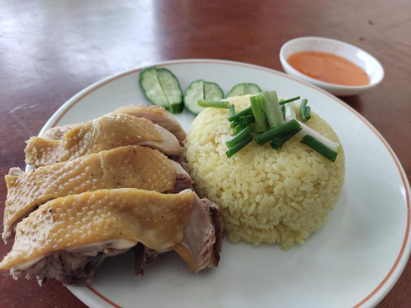 Cơm Gà Hải Nam Bồ Câu Quay Hoàng Kim