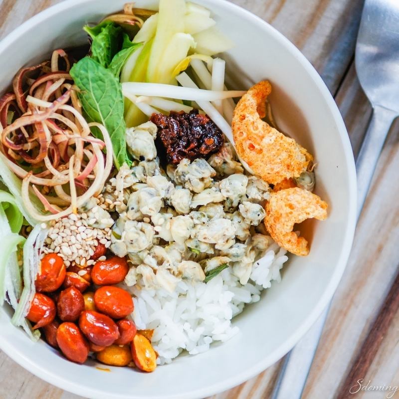 Cơm hến Bà Cam