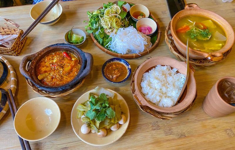 Cơm quê Mười Khó