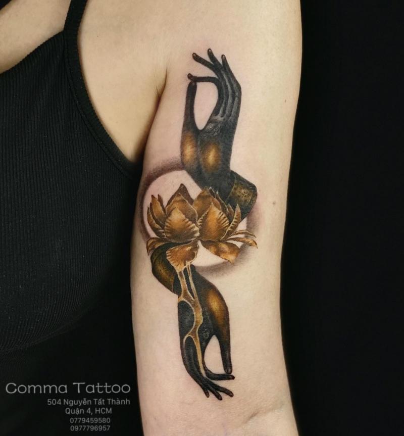 Comma Tattoo Studio