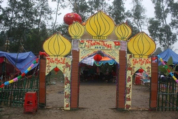Cổng trại hình ngọn nến