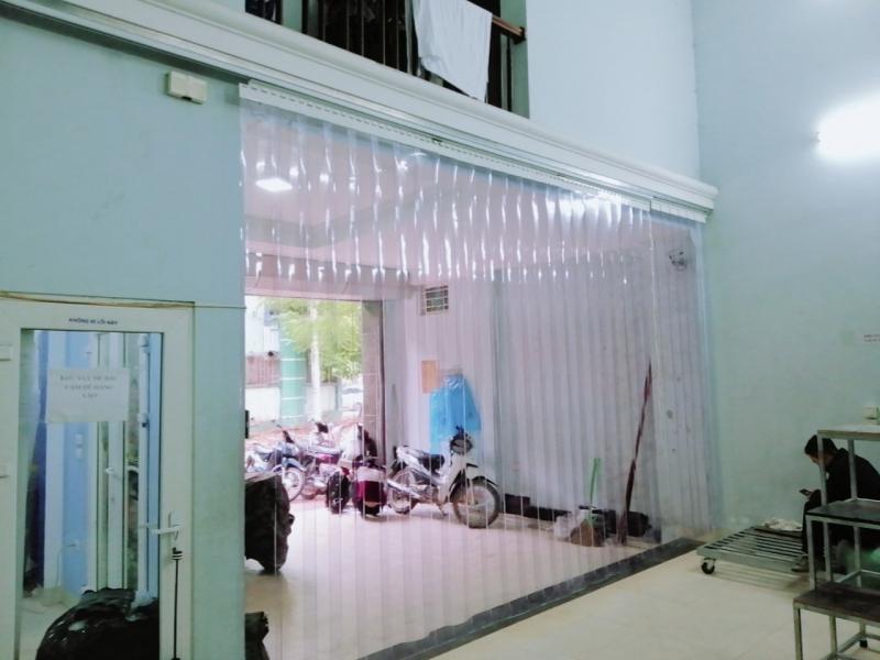 Làm từ nhựa PVC nguyên sinh có độ dày cao