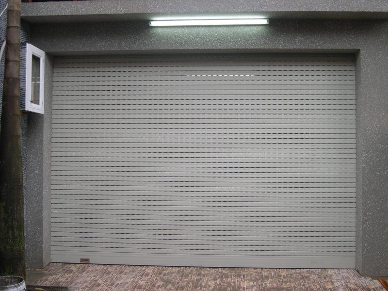 Công ty TNHH Cửa Nguyên Tâm có nhiều năm kinh nghiệm trong lĩnh vực lắp đặt và sửa chữa cửa giá rẻ