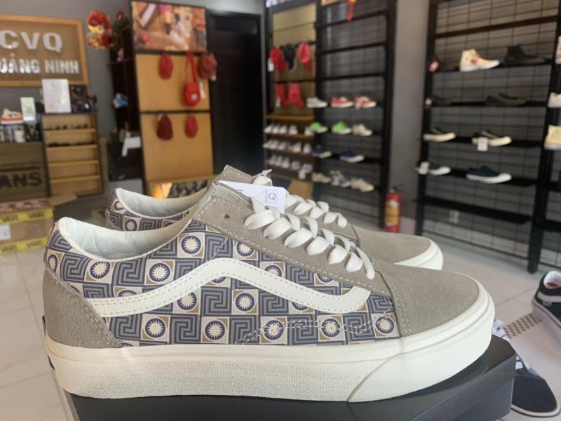 Converse & Vans store