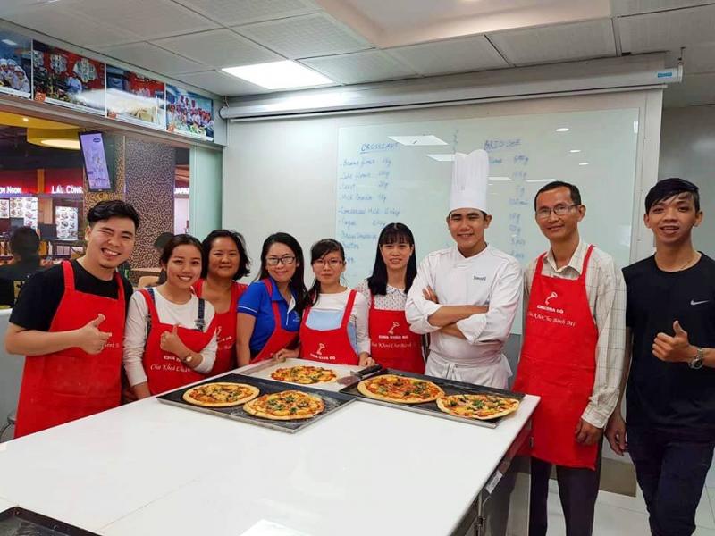 Lớp học làm bánh Pizza Hawaii của Cooky.vn