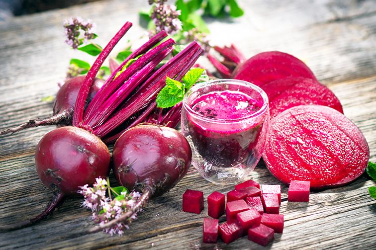 Củ dền là một loại thực phẩm có tính bổ máu, thanh lọc gan rất tuyệt vời