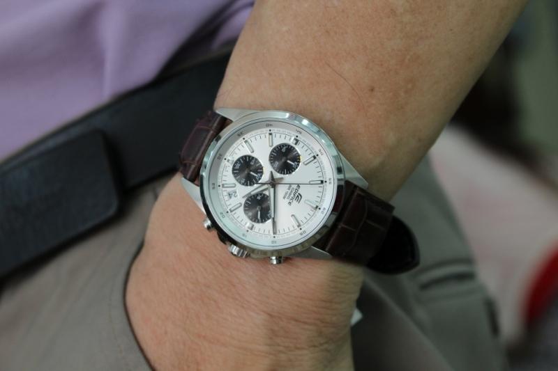 Đồng hồ có nhiều thứ để khám phá như chiếc Casio Edifice rất hợp với Bọ Cạp