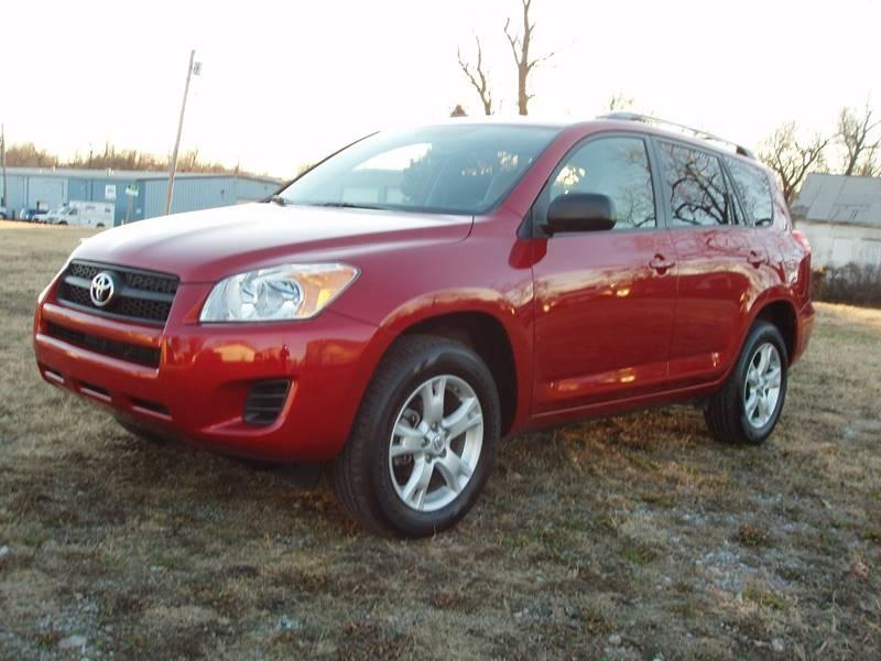 Toyota RAV4 SUV màu đỏ
