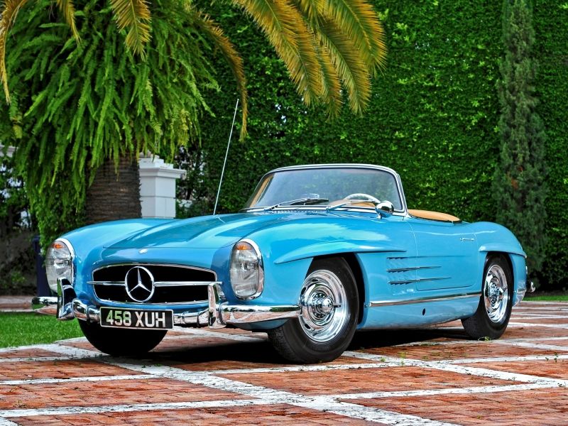 Mercedes SL Roadster màu xanh da trời