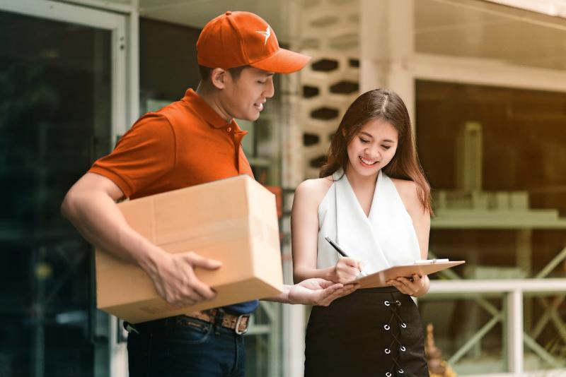 Dán logo Lalamove để nhận thưởng lên đển 300.000 đồng mỗi tháng