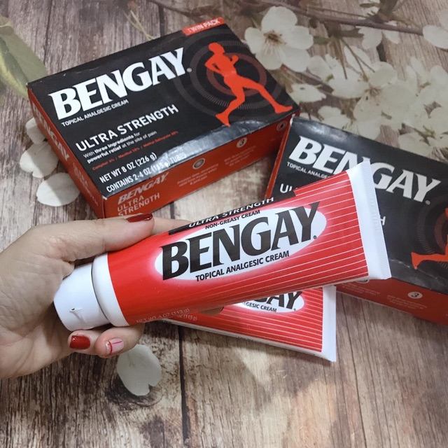 Dầu nóng xoa bóp Bengay