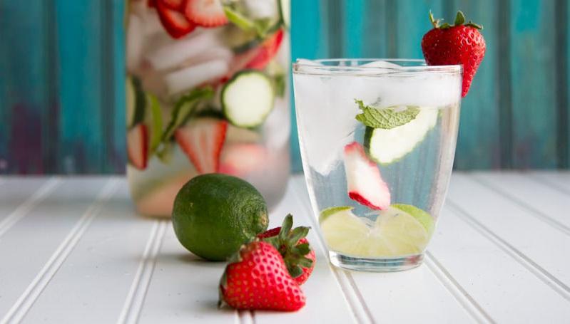 Detox dâu - dưa chuột