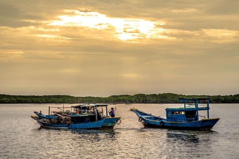 Tàu thuyền trên đảo Thạnh An