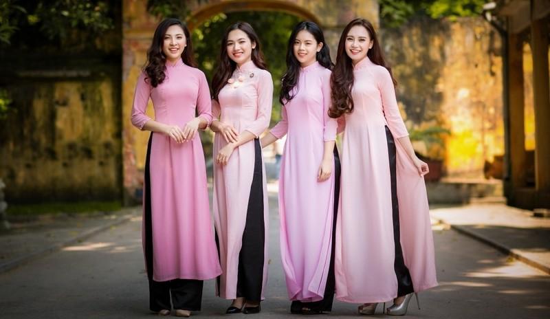 Tổ Chức Lễ Vinh Danh Phụ Nữ
