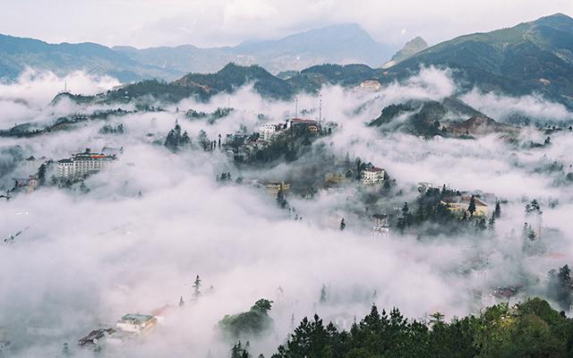 Thành phố Sapa chìm trong tuyết trắng